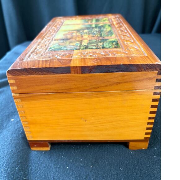 Vintage Wooden Box with English Cottage Picture - Picture 5 of 10